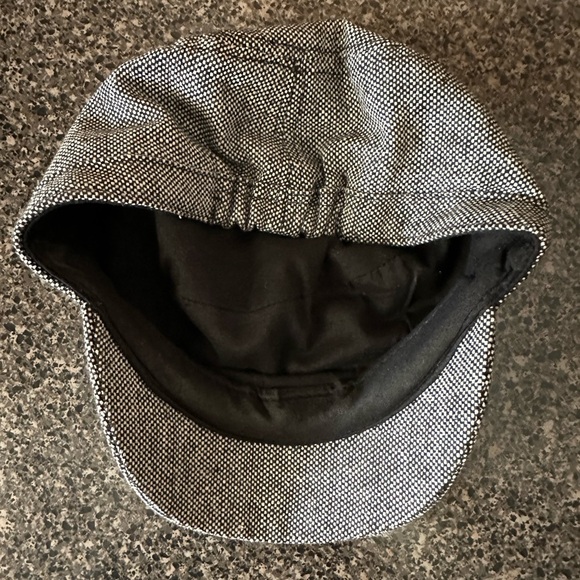 Stylish Black and White Newsboy Cap NWOT - Picture 4 of 6